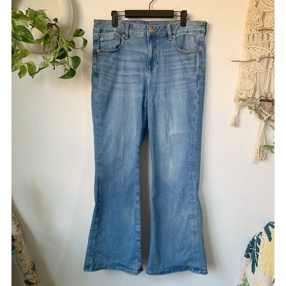 American Eagle Outfitters Denim - American Eagle Flared Next Level Stretch Favorite Boyfriend Short Jeans